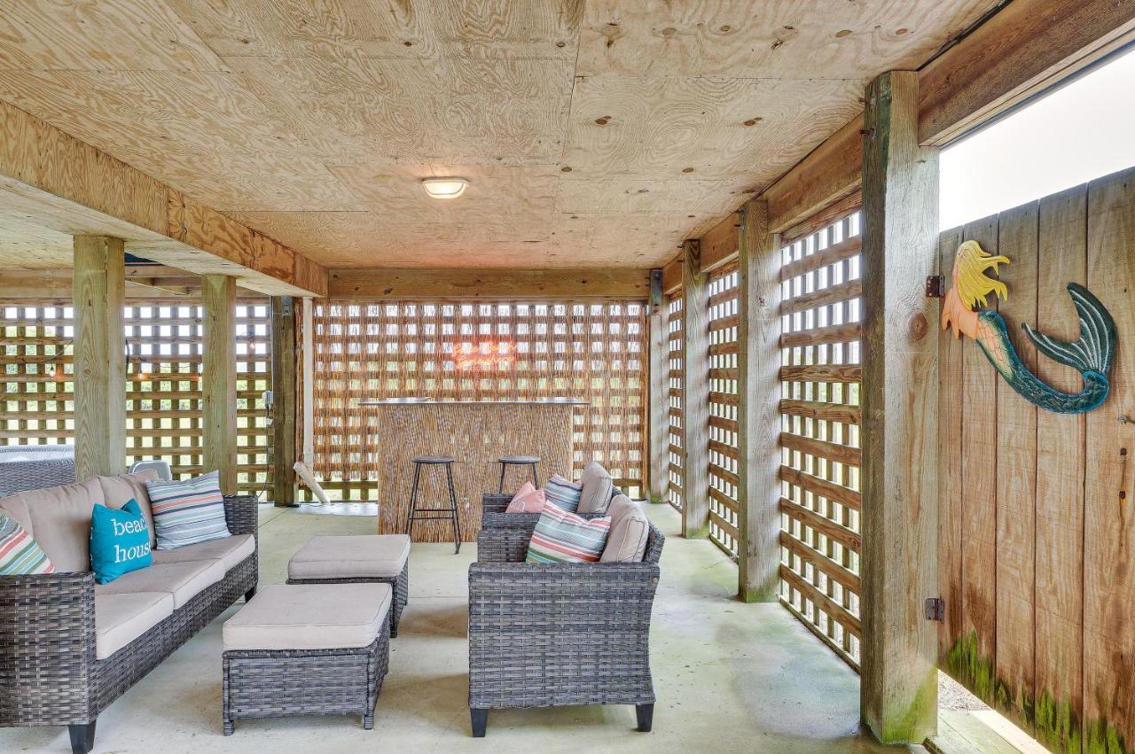 Vacation With Hot Tub Near Beach! Holiday home
